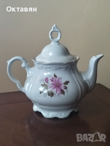 Порцеланов чайник