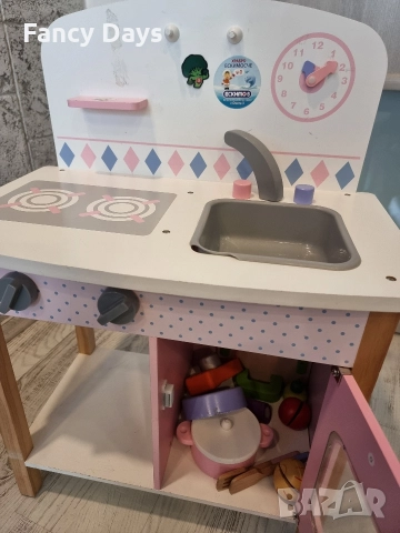 дървена детска кухня , снимка 2 - Играчки за стая - 52971715