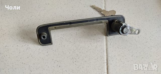 Заключващ патрон за дясна врата, Audi 80 -1989 - 998, снимка 1 - Части - 46449758