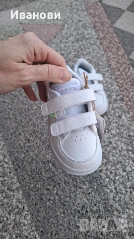 Чисто нови маратонки на Адидас за момиче, 22 номер, снимка 3 - Детски маратонки - 53991139