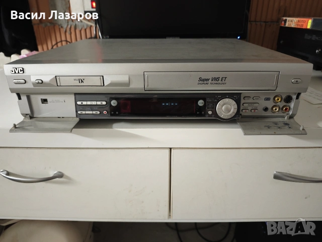 Видео рекордер JVC HR-DVS3 SVHS+MINI DV , снимка 2 - Друга електроника - 53036844