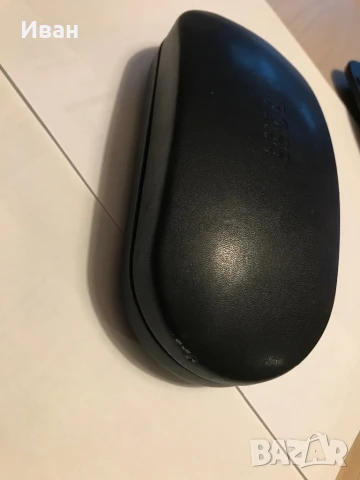 Твърд калъф за очила Hugo Boss, снимка 5 - Слънчеви и диоптрични очила - 50476392