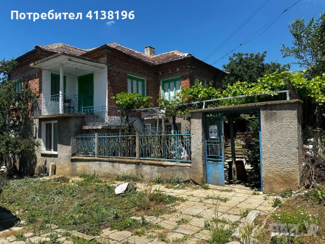 Продавам двуетажна къща в центъра на село Мелница. , снимка 14 - Къщи - 46346051