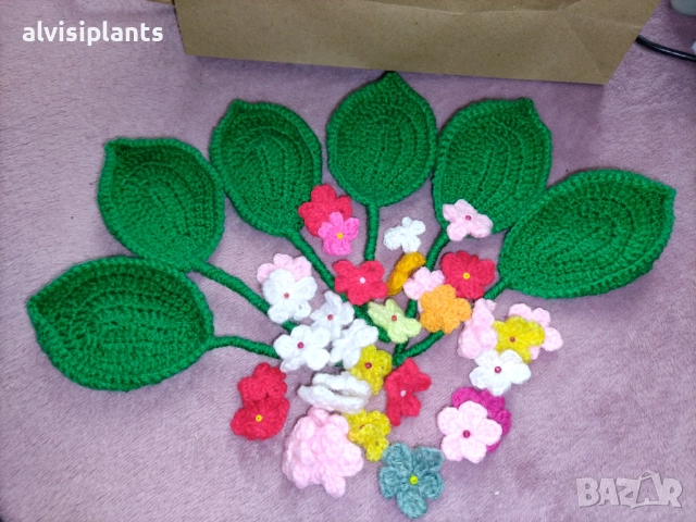 Комплект за творчество: 10 ръчно плетени листа + 50 цветя с мъниста, снимка 3 - Други - 52856397
