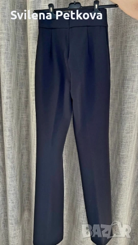 Нов елегантен панталон Pinko , снимка 2 - Панталони - 54238630