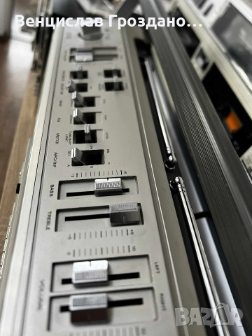 радиокасетофон hitachi модел 81 90 профилактиран обслужен настроен преди броени дни ., снимка 3 - Радиокасетофони, транзистори - 52731854