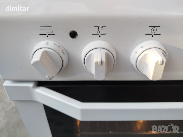 Свободно стояща готварска печка Indesit стъклокерамичен плот, снимка 9 - Печки, фурни - 54224143