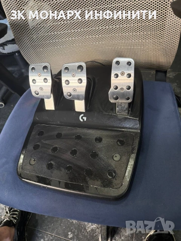 Геймърски Волан + педали Logitech G923, снимка 6 - Джойстици и геймпадове - 53128014