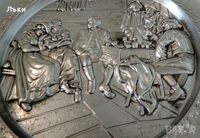 Калаена чиния с картина Сватосване,калаена сватба,19 см. , снимка 3 - Антикварни и старинни предмети - 52776510