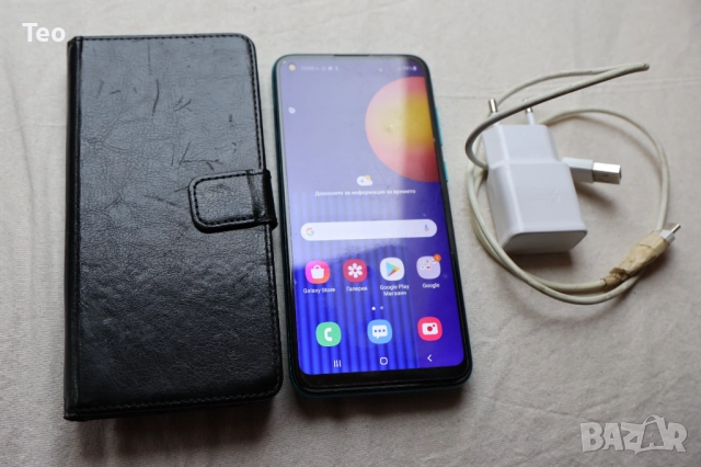 Samsung Galaxy M11 Dual-SIM 3 GB RAM + 32 GB вградена памет + слот за microSD