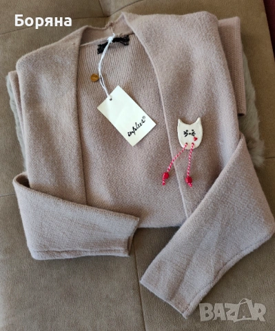 Нова бутикова жилетка камел с косъм от заек с брошка, снимка 2 - Жилетки - 43242542