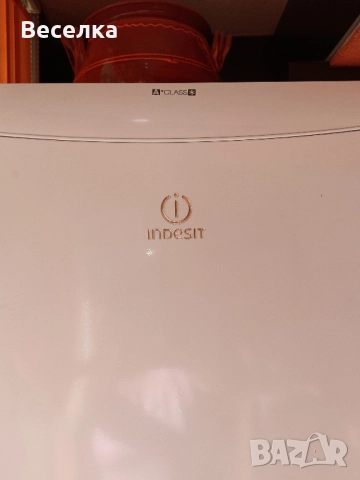 Хладилник с фризер Индезит, работи само фризера , снимка 2 - Хладилници - 51503820