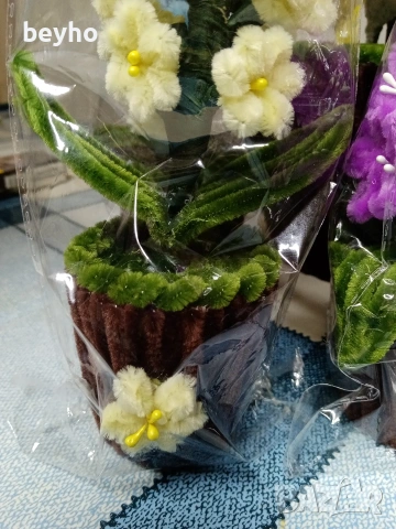 ръчно изработени  цветя от кадифени конци , снимка 3 - Изкуствени цветя - 53430776