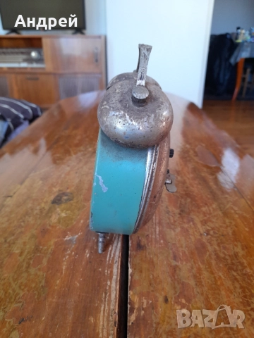 Стар настолен часовник будилник Янтар,Jantar #6, снимка 4 - Антикварни и старинни предмети - 52805427