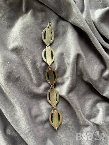 Сребриста гривна със зелени стъклени камъни, снимка 2 - Гривни - 45886565