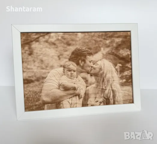 Гравирана снимка върху дърво с рамка 30 см