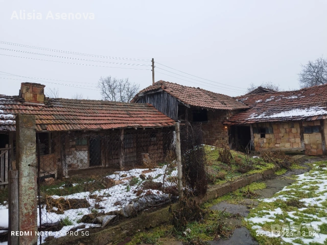 Продавам жилищен имот в тихо и спокойно населено място 