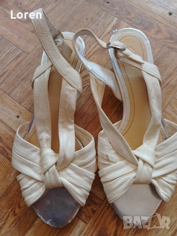 Подарявам!Сандалки в кремаво бял цвят и мини ток 