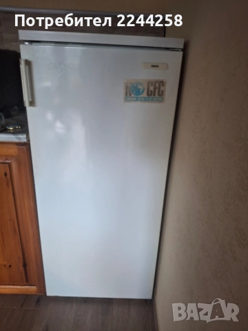 Продавам работещ хладилник Zanusi