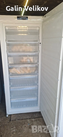 Продавам вертикален фризер Bauknecht, снимка 2 - Фризери - 53853940