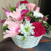 Хартиени цветя в бял дървен панер за имен ден, за рожден ден, снимка 2 - Декорация за дома - 45520950