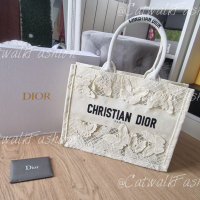 Dior Medium Dior Book Tote White D-Lace Butterfly Embroidery, снимка 1 - Чанти - 44979369