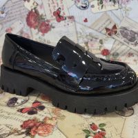 Дамски лоуфъри от лак в черен цвят модел: W014227 black, снимка 2 - Дамски елегантни обувки - 45281733