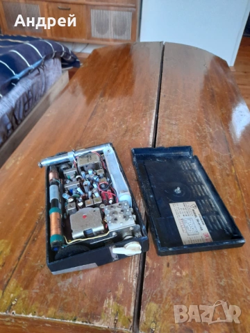 Старо радио,радиоприемник Standard SR-H105, снимка 6 - Антикварни и старинни предмети - 54057543