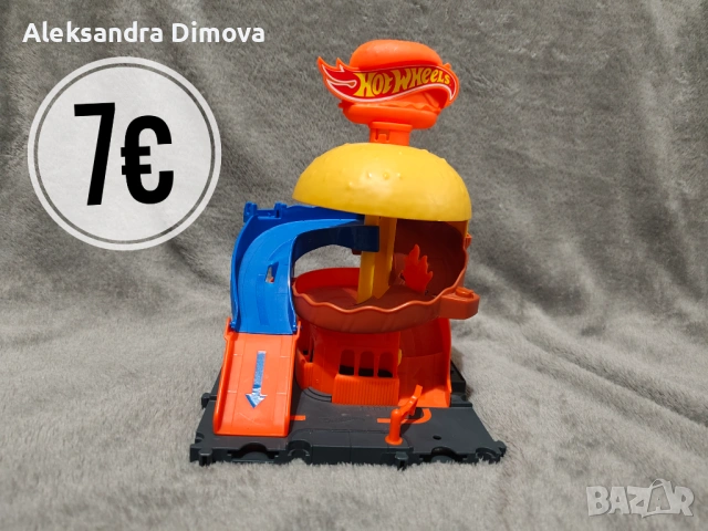 Продавам различни Hot Wheels писти, паркинг - цени на снимките, снимка 10 - Коли, камиони, мотори, писти - 53851390