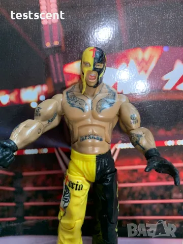 Екшън фигура WWE Rey Mysterio Рей Мистерио Deluxe Aggression Black & Yellow VERY RARE Jakks Pacific , снимка 4 - Колекции - 48447602