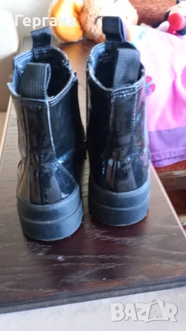 Като нови детски лачени Челси боти H&M, снимка 3 - Детски боти и ботуши - 53658518