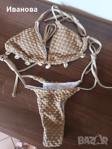 Нов бански с мидички