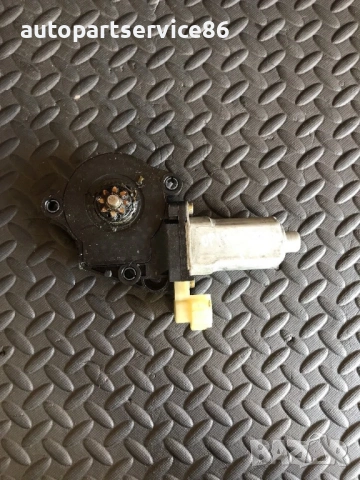 Мотор на стъклото на предната дясна врата за KIA Opirus 3.5 (2006)