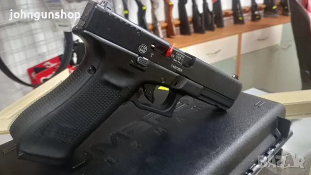 Газов пистолет Glock 17 Gen5 в калибър 9mm PAK, снимка 1 - Газово оръжие - 47763942