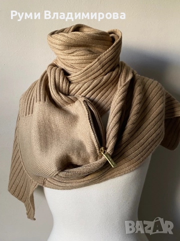 Бежов шал Michael Kors от 30 % вълна и 70 % акрил, снимка 5 - Шалове - 47871793