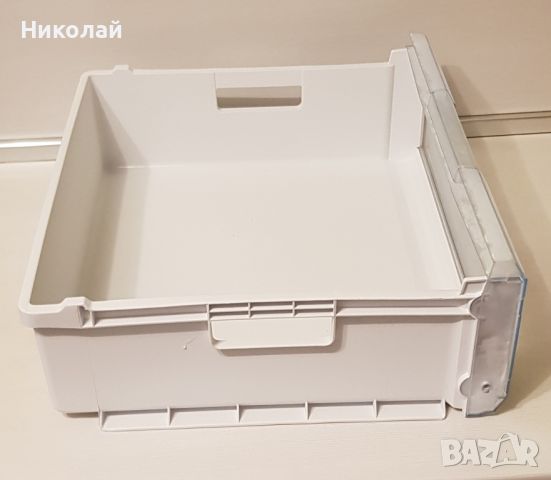Търся чекмеджета за фризерна част на хладилник Бош, снимка 3 - Хладилници - 46174936