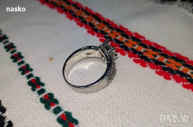 Дамски пръстен с циркони, снимка 3 - Антикварни и старинни предмети - 46418765
