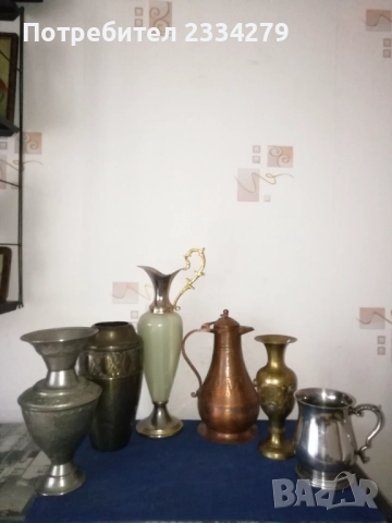Стари вази различни изработки от различни години и майстори