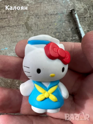 Фигурка на котенце играчка 