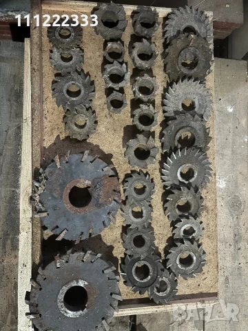 Продавам металорежещи инструменти, въртящи центри и зъбни колела за стругове и фрези, снимка 11 - Стругове - 50990834