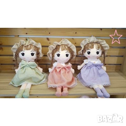 Мека детска кукла с рокля и шапка в нежни цветове 45 см, снимка 2 - Кукли - 46409789
