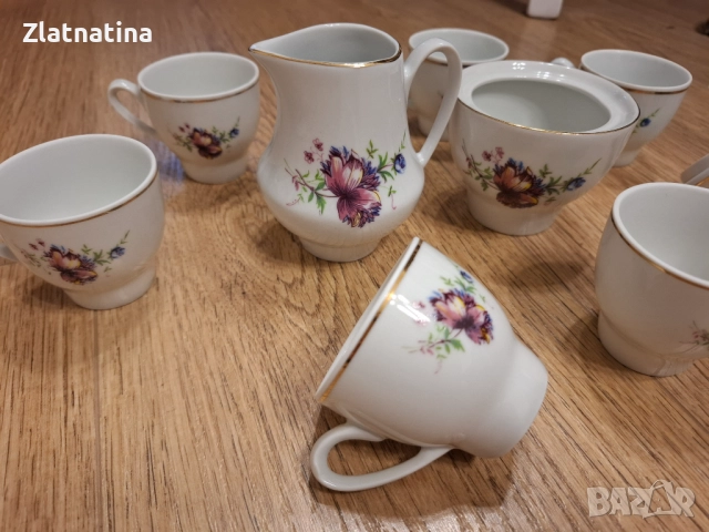 Сервиз за кафе с рядък декор.