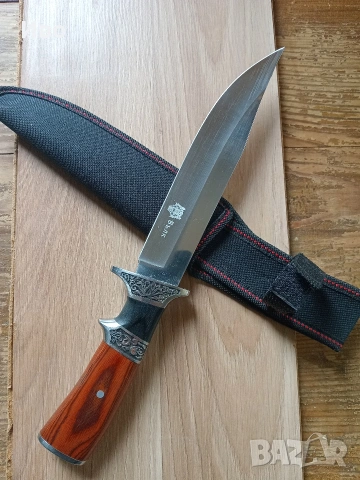 Ловен нож „Вълк“ с калъф – стилен дизайн, много запазен