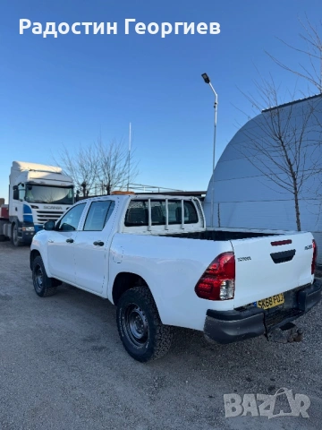 Toyota Hilux 2.4 2018, снимка 4 - Автомобили и джипове - 54289554