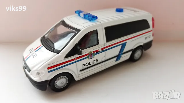 MERCEDES-BENZ VITO POLICE Bburago 1:50, снимка 2 - Колекции - 47605095