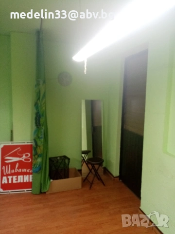 Магазин, офис, ателие 18 м2, плюс склад 10 м2, партер, срещу Кооп.пазар.ул. Шипка 12, снимка 6 - Магазини - 54111297
