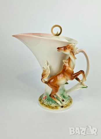 Порцеланова кана с фигура на кон - Jameson & Tailor