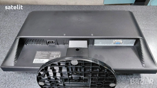 Продавам компютърни кутии и два монитора в много добро състояние   , снимка 14 - Монитори - 53193170