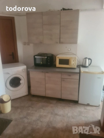 етаж от къща за нощувка за 5 човека ,три стаи,баня,кухня