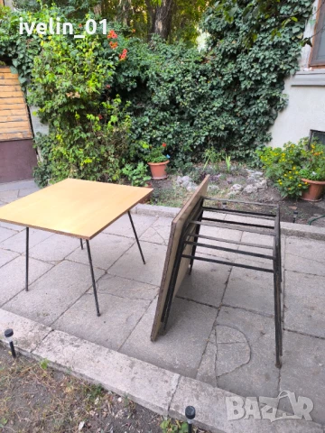 Продавам маси 90/90